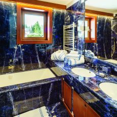 27 - Blue suite bathroom