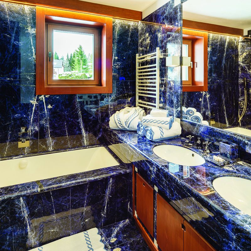 27 - Blue suite bathroom