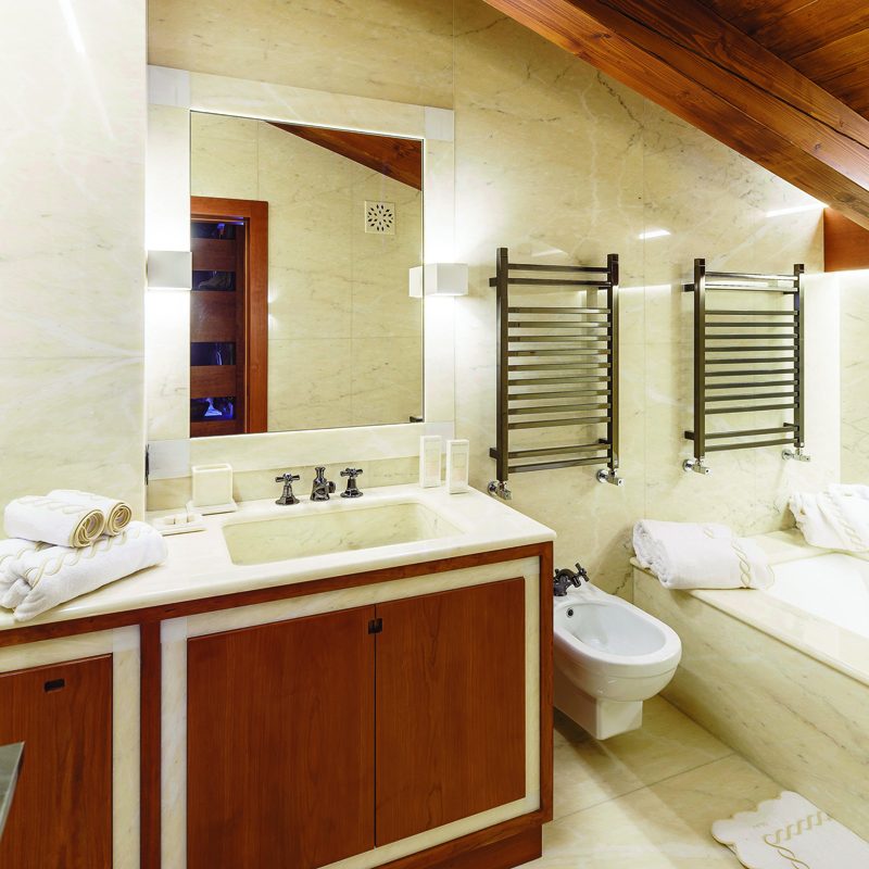 31 - Triple suite bathroom