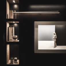 Interno raffinato dell'Chalet Seceda di Cortina Hospitality, con dettaglio di arredamento elegante, simbolo di lusso e accoglienza.