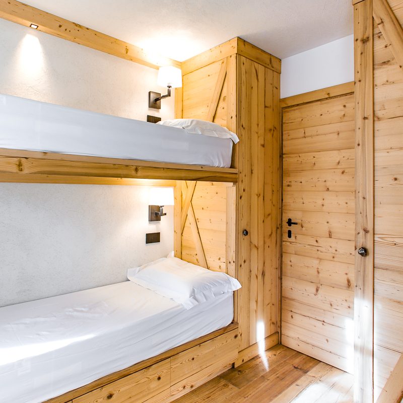 ROOM WITH BUNK BEDS 1