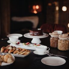 Tavolo con colazione all'Chalet Sasslong