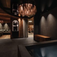 Vista della spa e dell'idromassaggio interno all'Chalet Sasslong